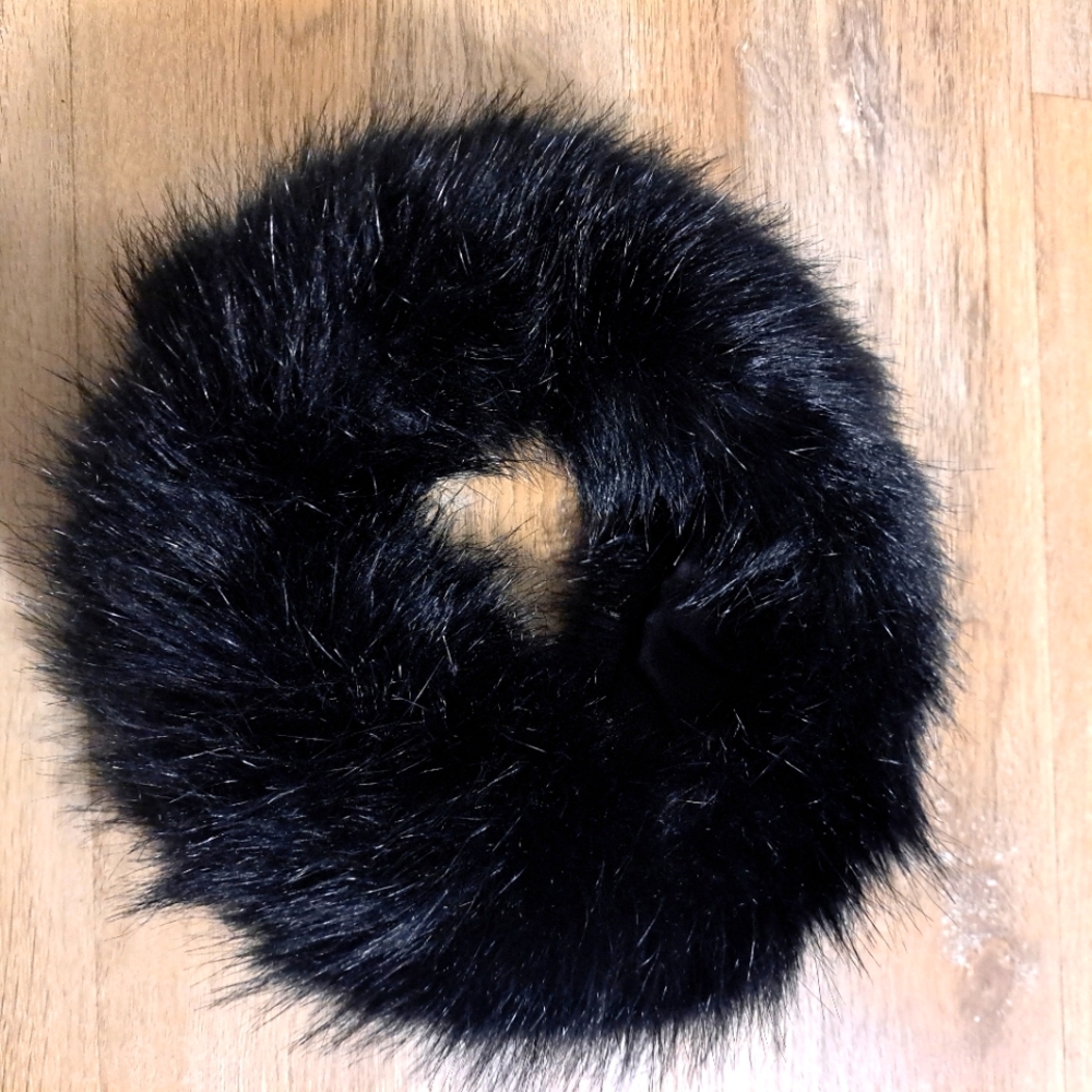 Elegant Black Faux Fur Thick Furry Circled Winter Headband